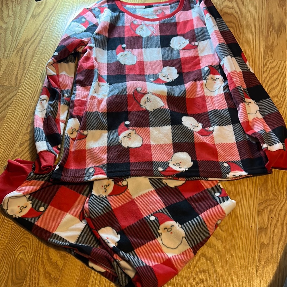 Christmas pjs from Kohls size M